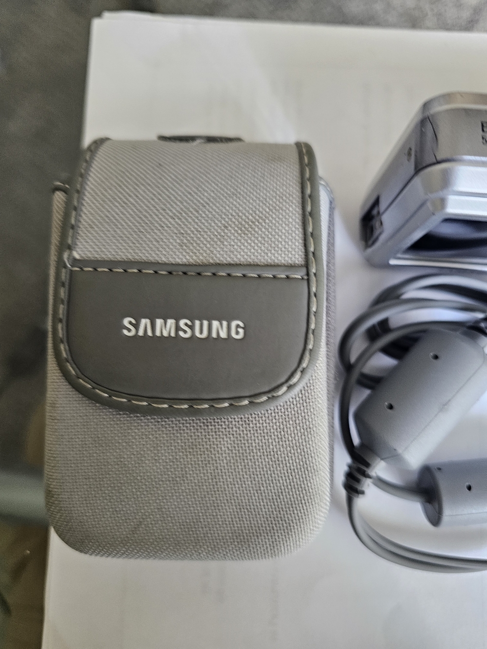 Samsung Silver Compact Digital Camera with Zoom Lens - Picture 2 of 5